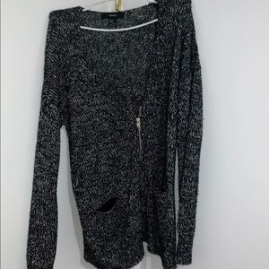 Cardigan black and white